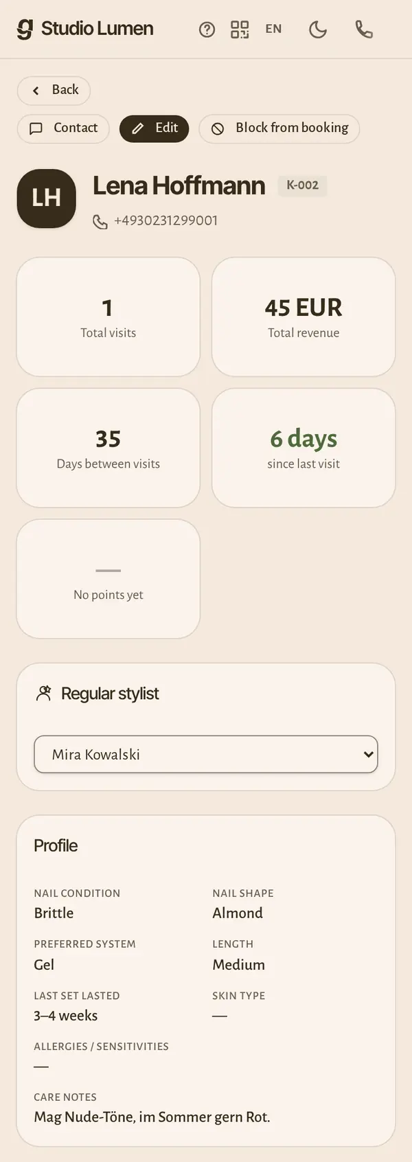 The client file on your phone: visits, revenue and the details your trade needs.