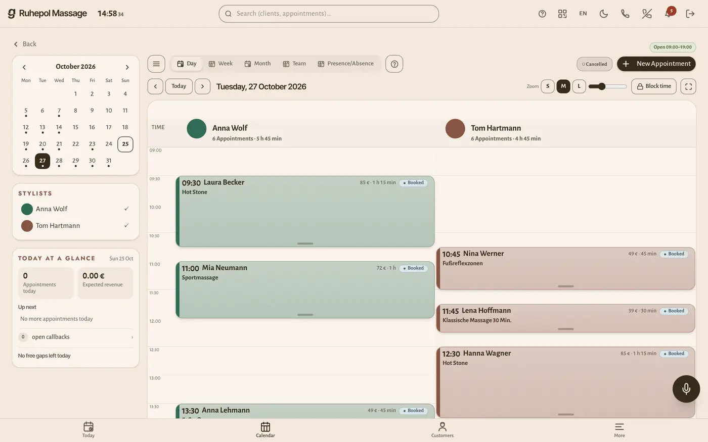 The calendar on the computer: the whole team side by side, every appointment with service, price and status.